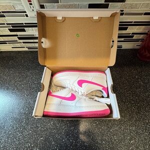 Nike Air Youth size 7. Fits similar to a Woman’s size 9.